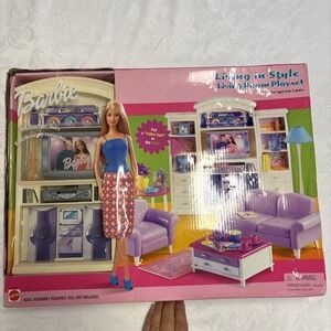 Rare 2002 Mattel Vintage Barbie Living in Style Living Room Play set w/ VCR Sofa
